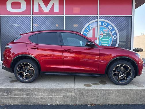 2025 Alfa Romeo Stelvio Sprint AWD