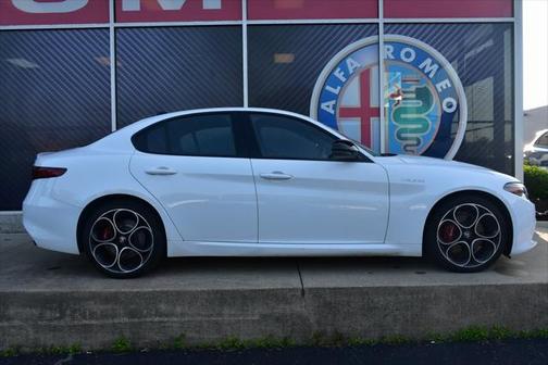 2022 Alfa Romeo Giulia Veloce
