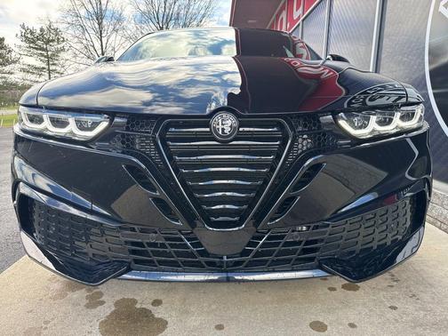 Alfa Black 2026 Alfa Romeo Tonale Veloce AWD