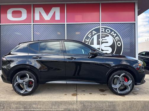 Alfa Black 2026 Alfa Romeo Tonale Veloce AWD