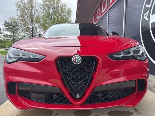 Alfa Rosso 2024 Alfa Romeo Stelvio Quadrifoglio