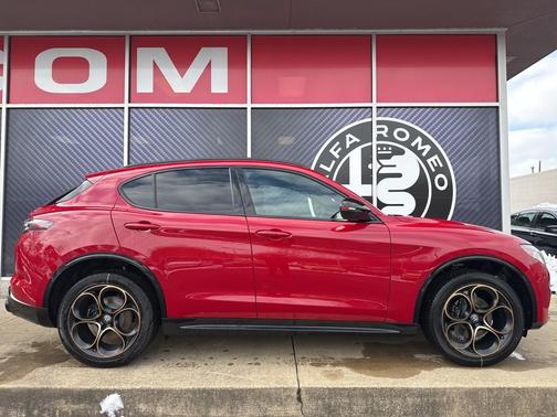 2025 Alfa Romeo Stelvio Sprint AWD