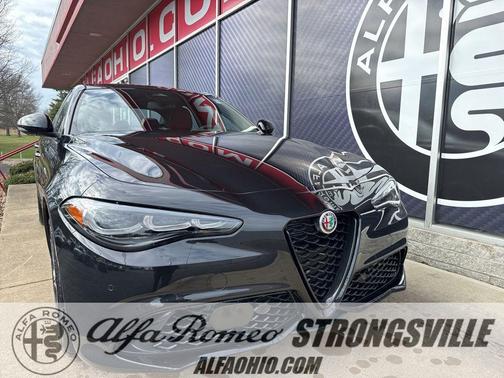 Vulcano Black Metallic 2026 Alfa Romeo Giulia Base