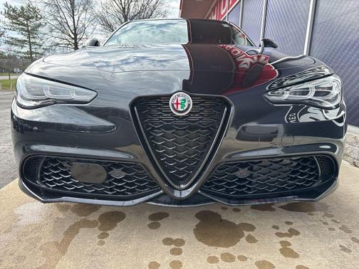 Vulcano Black Metallic 2026 Alfa Romeo Giulia Base
