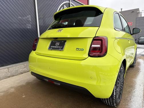 2025 FIAT 500e Icona FWD