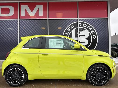 2025 FIAT 500e Icona FWD