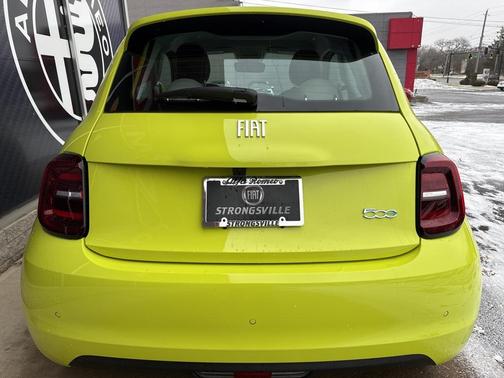 2025 FIAT 500e Icona FWD