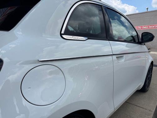Glacier White 2026 FIAT 500e Battery Electric
