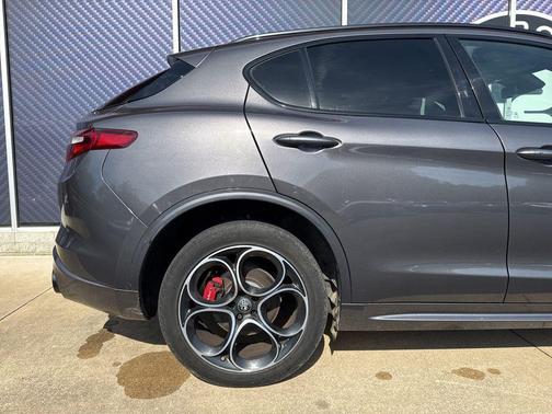 Vesuvio Gray Metallic 2022 Alfa Romeo Stelvio Ti