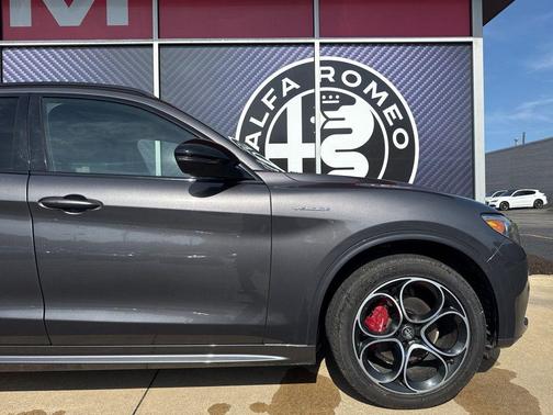 Vesuvio Gray Metallic 2022 Alfa Romeo Stelvio Ti