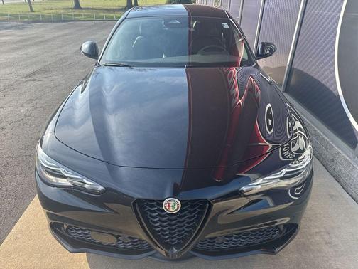 Vulcano Black Metallic 2026 Alfa Romeo Giulia Base