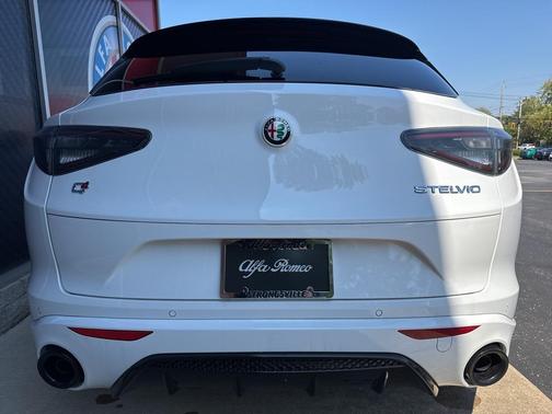 2025 Alfa Romeo Stelvio Ti