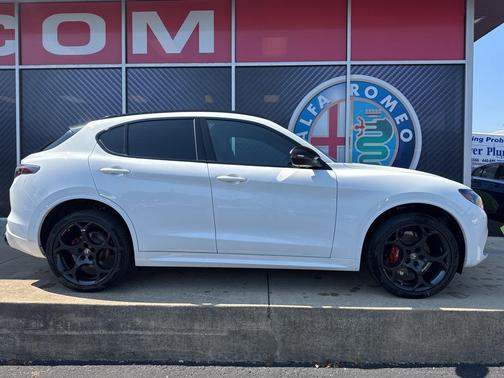 2025 Alfa Romeo Stelvio Ti