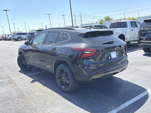 Mosaic Black Metallic 2024 Chevrolet Trax ACTIV