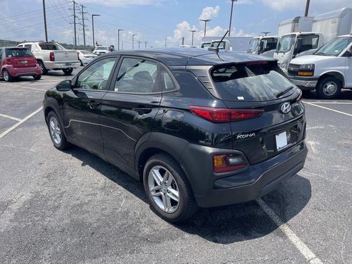 Ultra Black Pearl 2021 Hyundai KONA SE