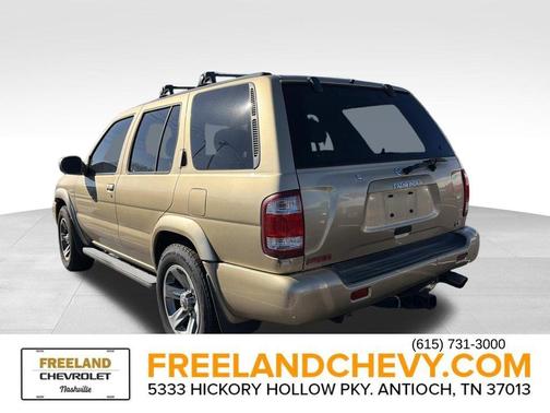 2004 Nissan Pathfinder LE