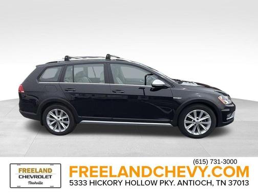 Deep Black Pearl Effect 2017 Volkswagen Golf Alltrack TSI S