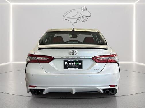 Wind Chill Pearl/Midnight Black Metallic 2019 Toyota Camry XSE