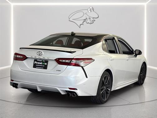 Wind Chill Pearl/Midnight Black Metallic 2019 Toyota Camry XSE