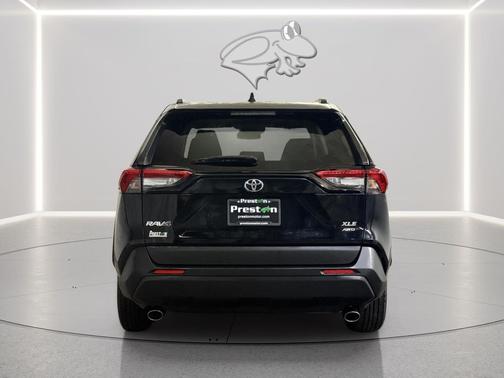 Midnight Black Metallic 2019 Toyota RAV4 XLE