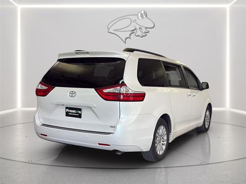 Blizzard Pearl 2016 Toyota Sienna XLE