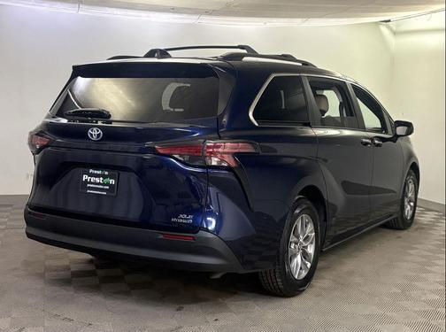 2022 Toyota Sienna XLE