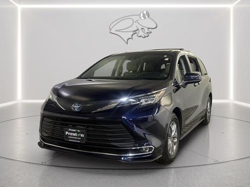 2022 Toyota Sienna XLE