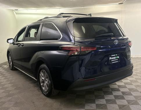 2022 Toyota Sienna XLE