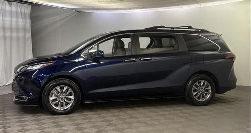 2022 Toyota Sienna XLE