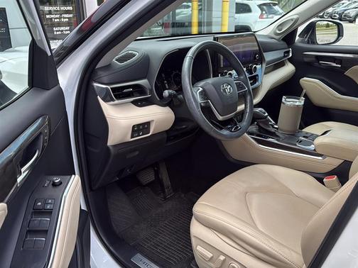Wind Chill Pearl 2023 Toyota Highlander Hybrid Limited
