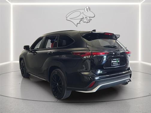 Midnight Black Metallic 2024 Toyota Highlander XSE