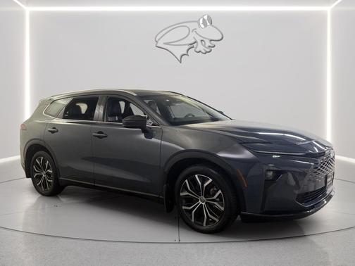 2025 Toyota Crown Signia XLE