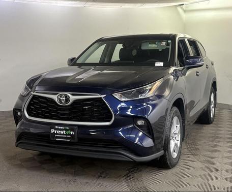 2022 Toyota Highlander LE