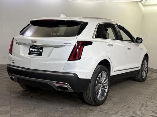 2022 Cadillac XT5 Premium Luxury