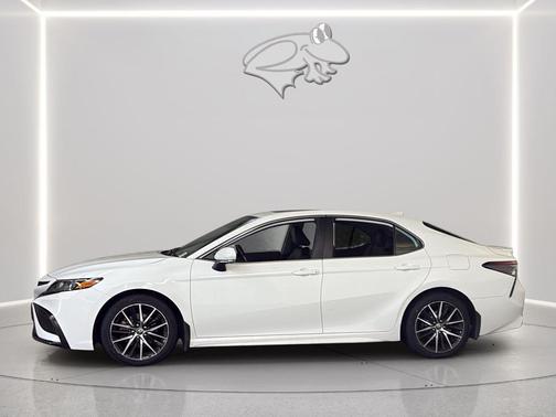 Super White 2021 Toyota Camry SE