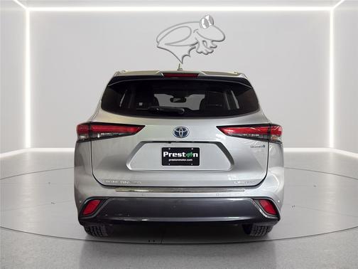 Celestial Silver Metallic 2022 Toyota Highlander Hybrid Limited