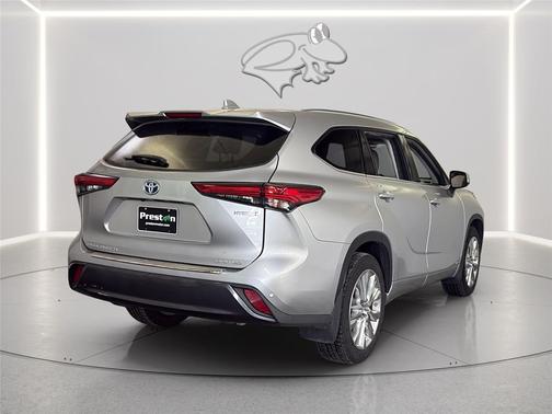 Celestial Silver Metallic 2022 Toyota Highlander Hybrid Limited