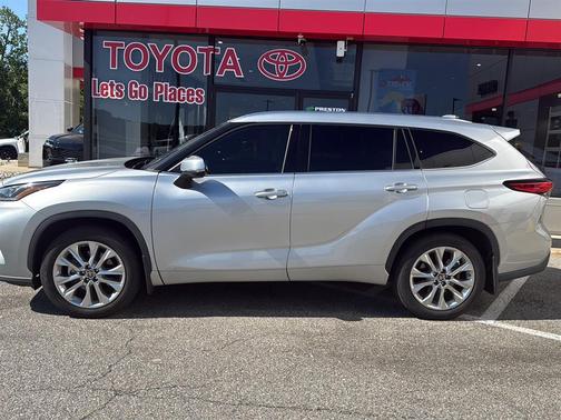Celestial Silver Metallic 2022 Toyota Highlander Hybrid Limited