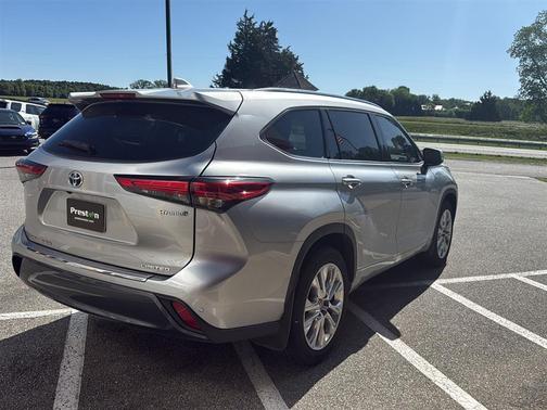 Celestial Silver Metallic 2022 Toyota Highlander Hybrid Limited