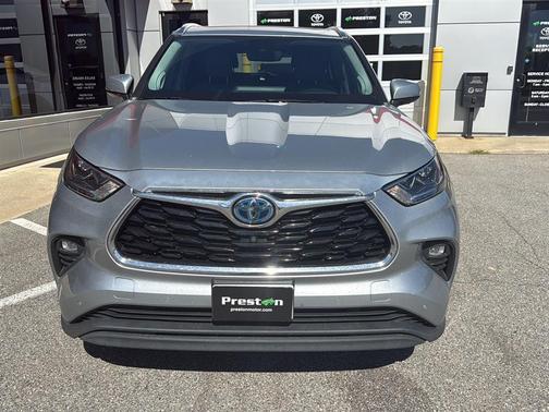 Celestial Silver Metallic 2022 Toyota Highlander Hybrid Limited