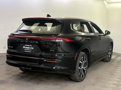 2025 Toyota Crown Signia XLE