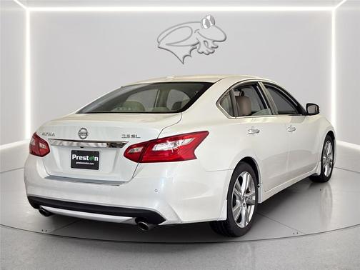 Pearl White 2016 Nissan Altima 3.5 SL