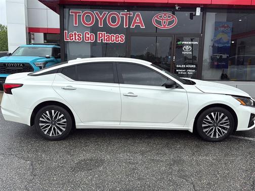 Pearl White Tricoat 2024 Nissan Altima 2.5 SV