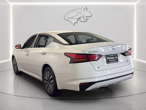 Pearl White Tricoat 2024 Nissan Altima 2.5 SV