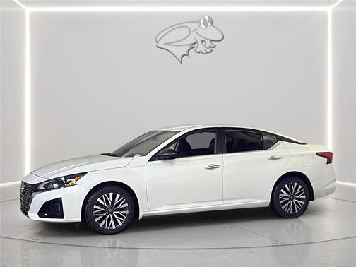 Pearl White Tricoat 2024 Nissan Altima 2.5 SV