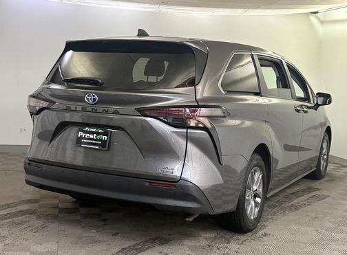 2024 Toyota Sienna XLE