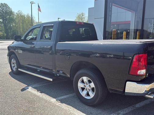 Brilliant Black Crystal Pearl 2017 RAM 1500 ST