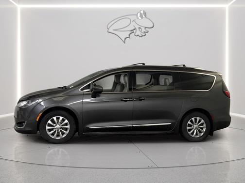 2018 Chrysler Pacifica Touring-L