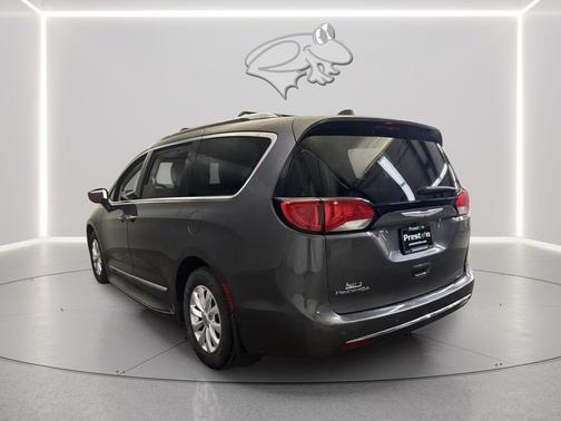 2018 Chrysler Pacifica Touring-L