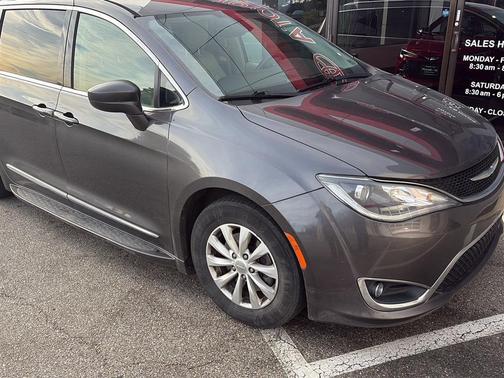 2018 Chrysler Pacifica Touring-L